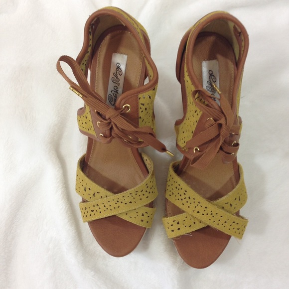 Women's Naughty Monkey Wedges NWOT 🌸 - Picture 2 of 5